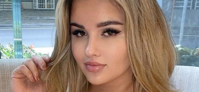 Anastasiya Kvitko en Backyard Bikini muestra 'curvas como nadie más'
