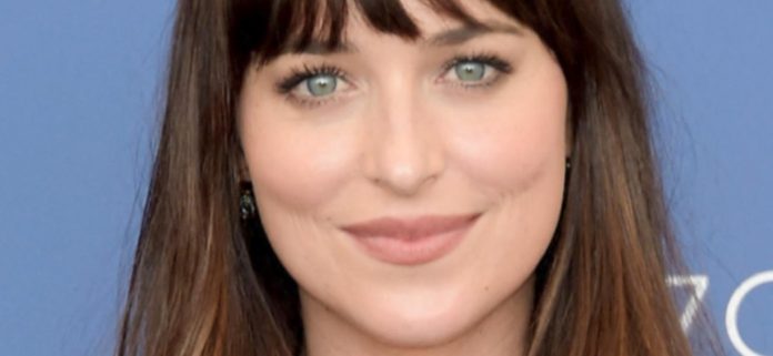 Dakota Johnson intimidó sobre bikini escaso que no es "halagador"
