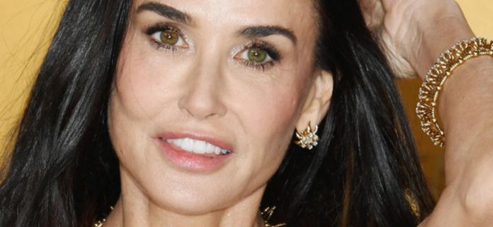 Demi Moore recibe comentarios 'vergonzosos' en bikini en el yate de Grecia

