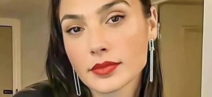 Gal Gadot con el vestido de sujetador recibe elogios por una 'espalda inferior sexy'
