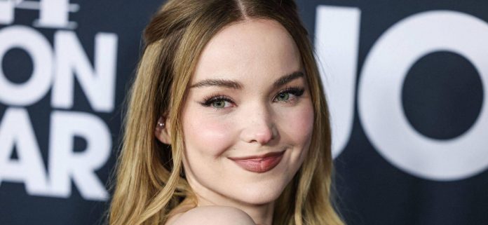 Dove Cameron en Tiny Black Bikini piensa en lanzar '21 álbum de pistas '
