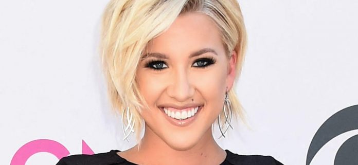 El golfista de sujetador de Savannah Chrisley Minidress 'inapropiado' en el verde
