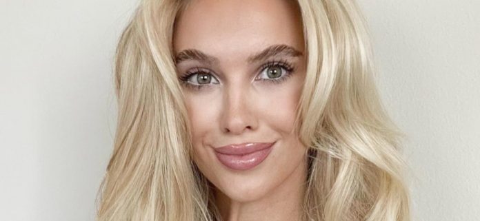 Veronika Rajek en ropa interior de G-String considera un 'atuendo formal' con tacones
