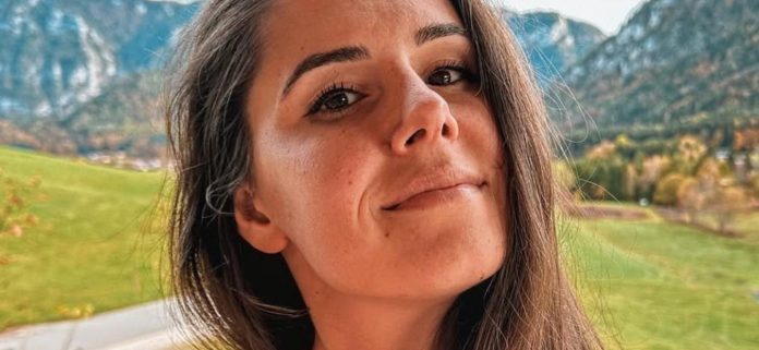 La patinadora de velocidad Alexandra Iculescu en Thong Bikini muestra 'trabajo de glúteos'
