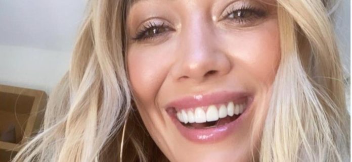 Hilary Duff hundido en cuerda Bikini resalta el cuerpo que es "no todos los huesos"
