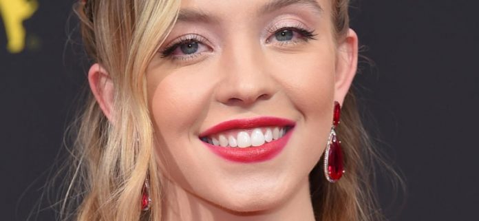 Sydney Sweeney hundido en bikini escaso impresiona con 'menos grasa corporal'
