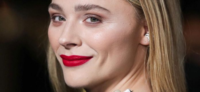 Chloë Grace Moretz en Bikini que se hundía dijo "Este no es su cuerpo"
