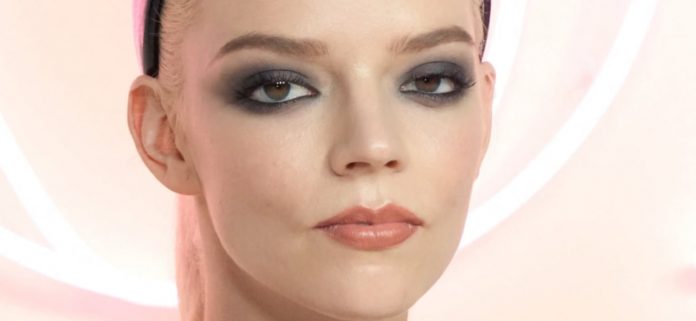 Anya Taylor-Joy dijo que el vestido transparente estaba demasiado 'desnudo'
