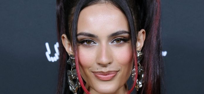 Kylie-Cantrall-scaled-e1777563309897.jpg El look de sujetador de Kylie Cantrall da vibraciones de 'Muñeca Bratz'