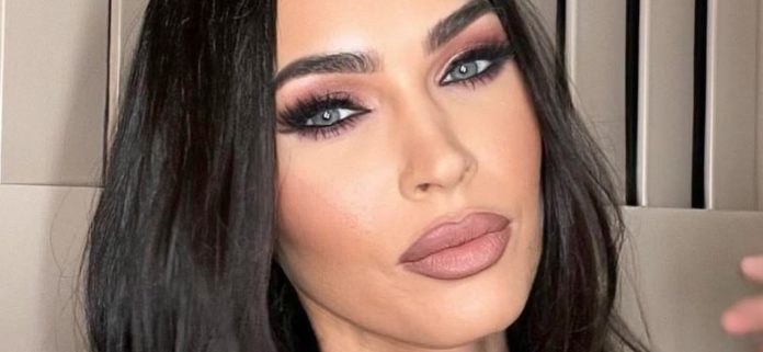 Megan-Fox-liner-1300.jpg Megan Fox expone sus nalgas con minifalda y coletas de colegiala