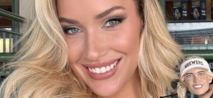 Paige-Spiranac-bar-smile-1300-cr.jpg Paige Spiranac saliendo de su bikini de hilo le dijeron que no pueden ser 'reales'