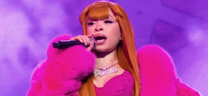 El atrevido ajuste de Ice Spice en Coachella es la 'perfección'
