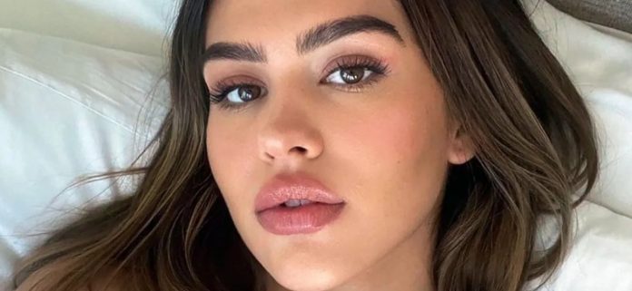 Amelia Hamlin dijo que el vestido sin sujetador de la Met Gala parece 'Amazon Prime'
