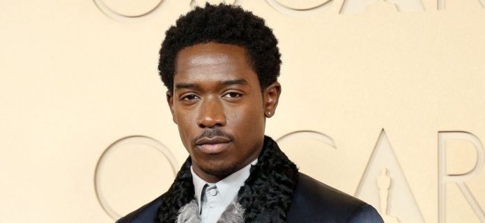Damson-Idris.jpg Damson Idris muestra abdominales duros como una roca en un video apasionante sin camisa