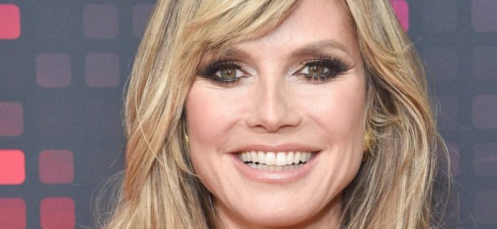 Heidi-Klum-2023-event-1300.jpg Heidi Klum avergonzada por un vestido sin sujetador que es 'una talla demasiado pequeña'