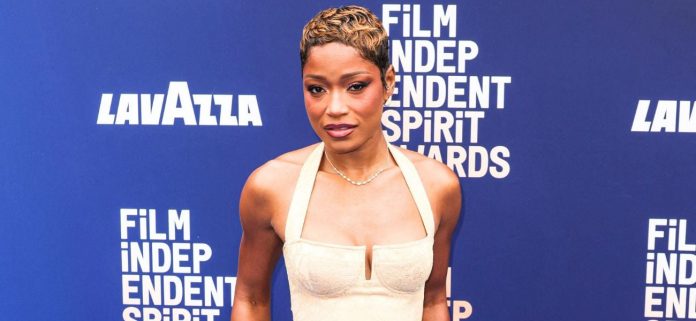 Vestido camisero con flecos diminutos Risks de Keke Palmer

