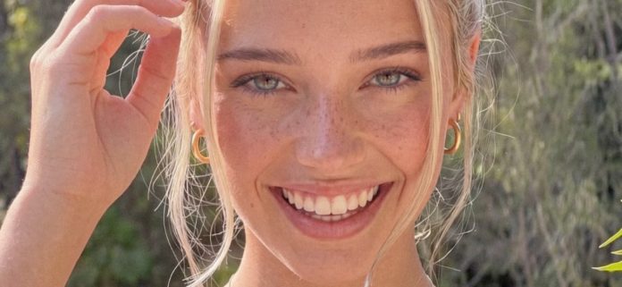 Madison Morgan en bikini de hilo destaca sus 'cerezas' en un paseo por la playa
