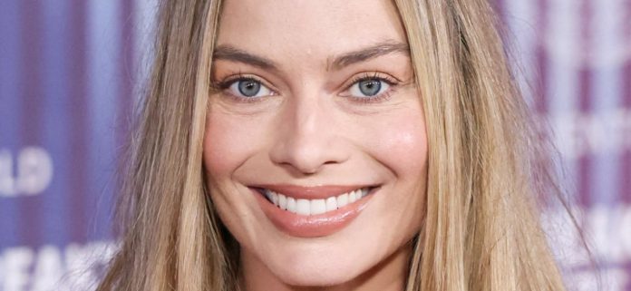 Margot Robbie llega a la fiesta posterior a la Met Gala con un alegre top sin sujetador
