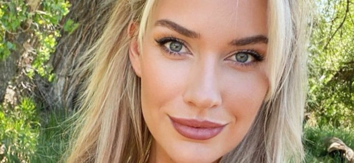 Paige Spiranac sin sujetador en su baño destaca los looks '10/10′
