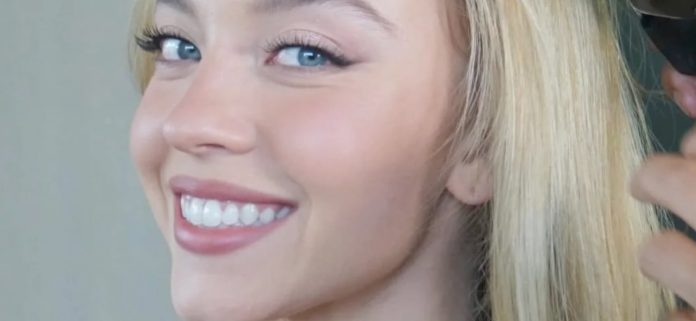 Sydney Sweeney impresiona con sus 'cupcakes' sin sujetador en la cama
