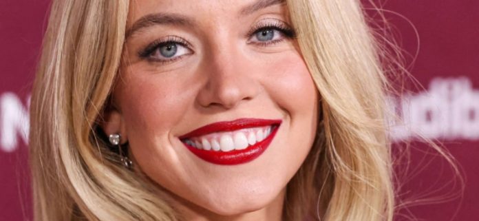Sydney Sweeney 'hace llorar a los chicos' con un top ceñido
