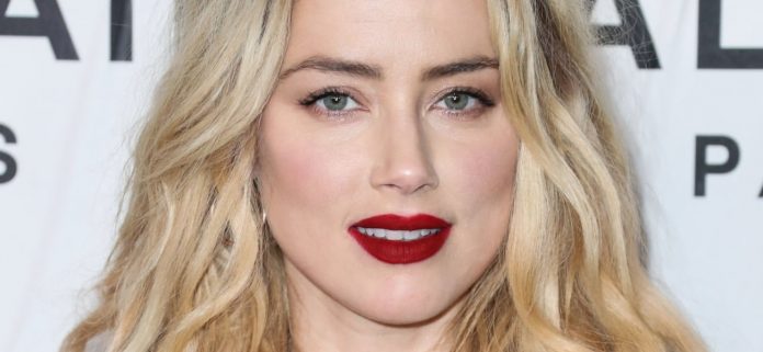 Amber Heard 'atrapada por paparazzi en ropa interior' en Brasil
