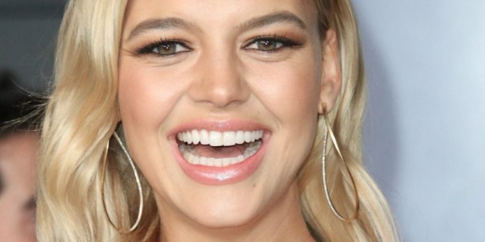 Kelly Rohrbach en bikini desabrochado de 'Baywatch' es 'imposible no admirar'
